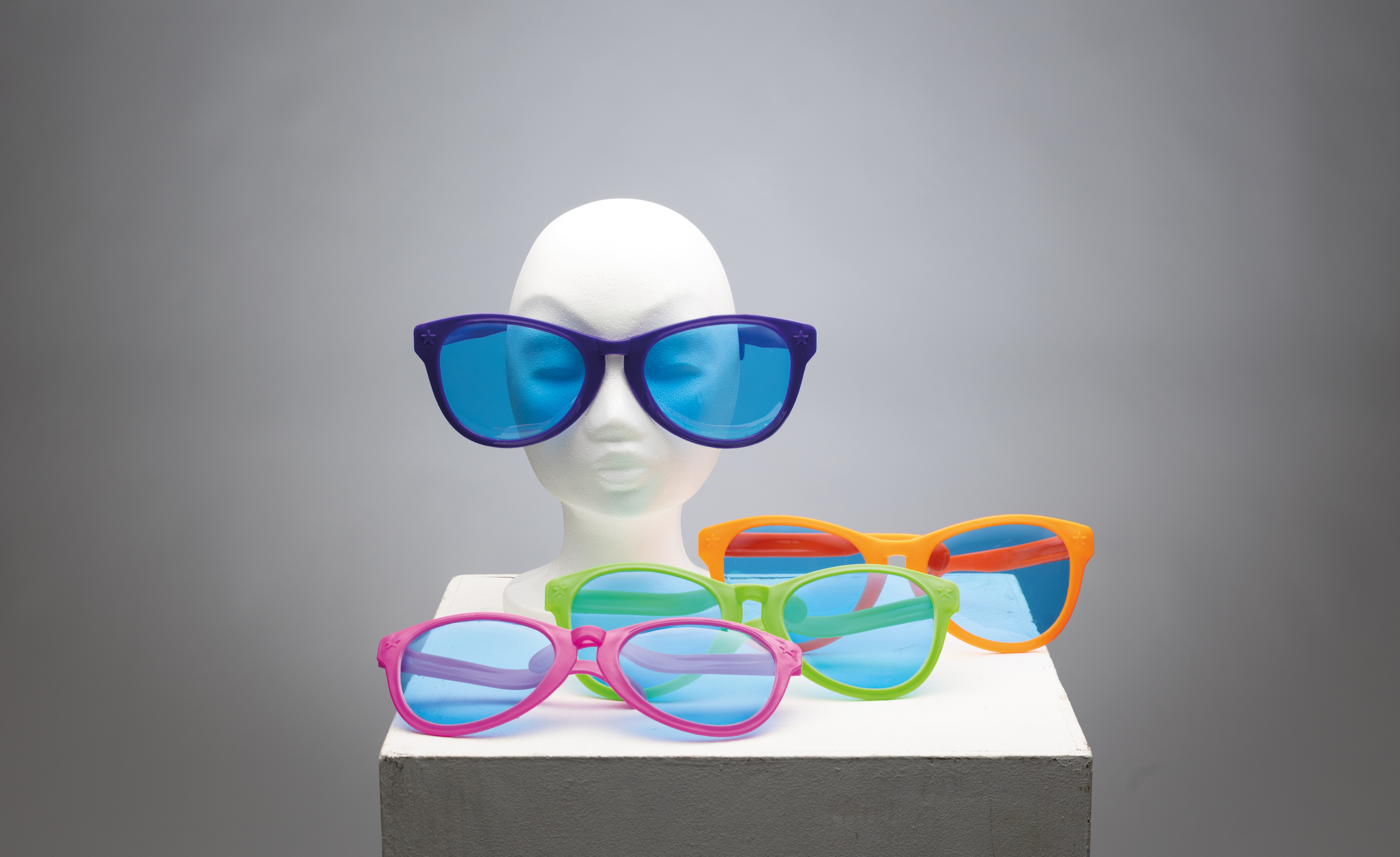 # Sonnenbrille, 26x16x8,5cm Kunststoff, farbig sortiert, erhältlich in pink, grün, orange, lila